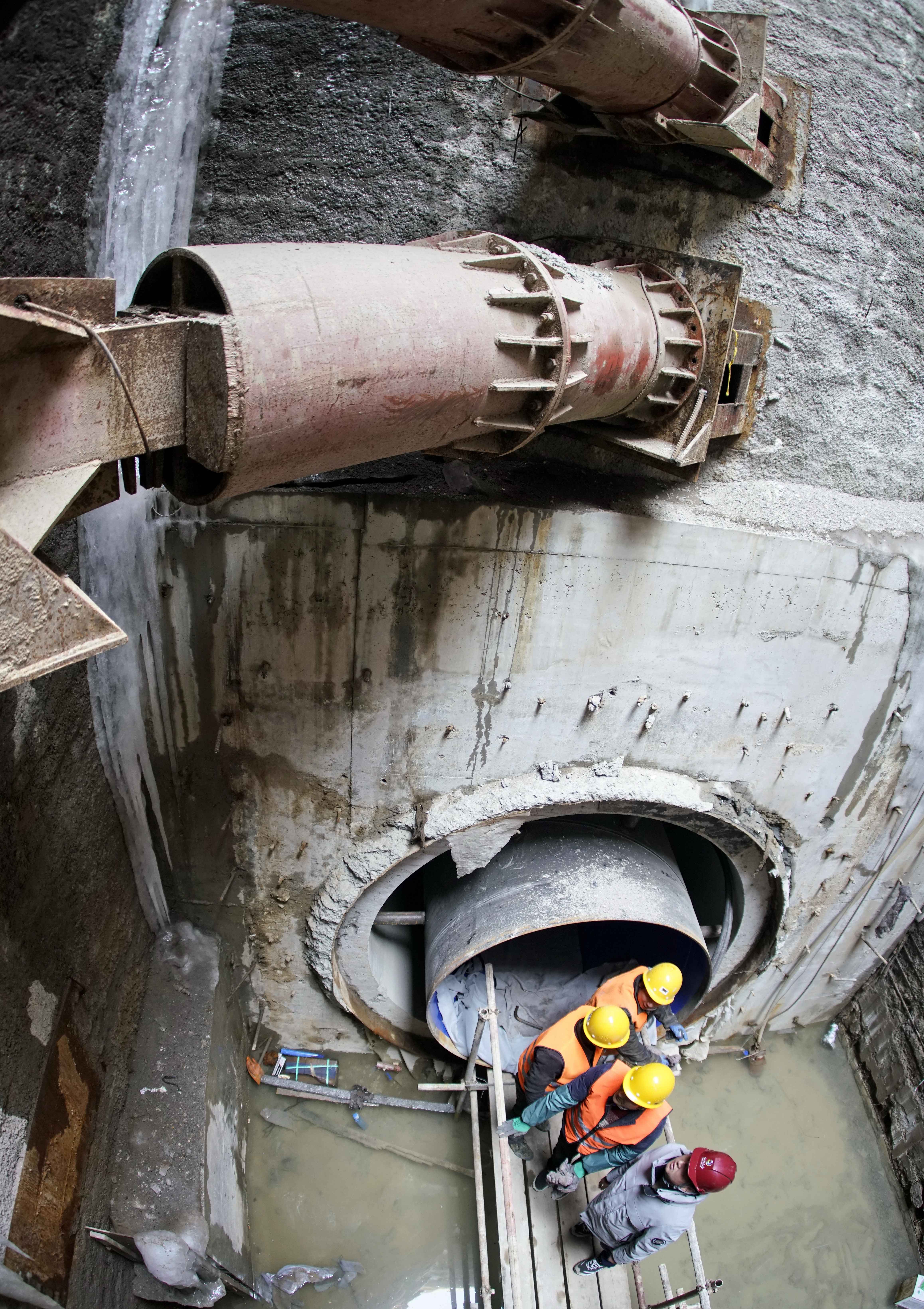 热浸塑涂塑钢管转弯技术引领南水北调工程新篇章 热浸塑涂塑钢管转弯技术引领南水北调工程新篇章