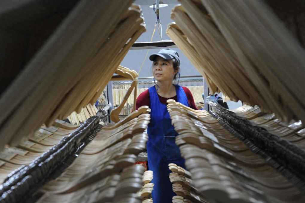 南宁热浸塑涂塑钢管 中国经济样本观察·“镇”了不起|为衣做架,“挂”出来的80亿元“衣架产业” 南宁热浸塑涂塑钢管 中国经济样本观察·“镇”了不起|为衣做架,“挂”出来的80亿元“衣架产业”