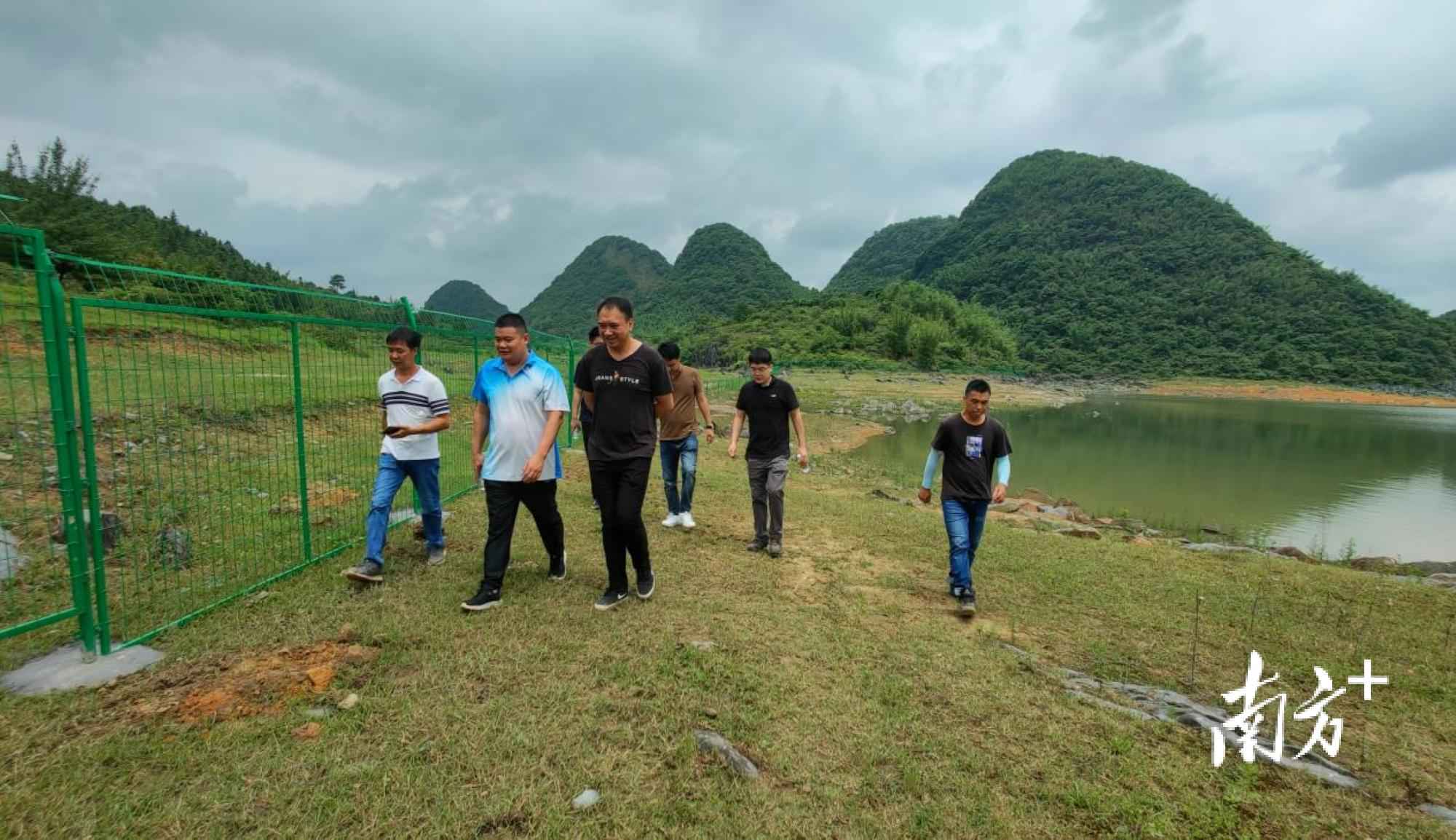 清远热浸塑涂塑钢管批发:阳山江英合力织牢沙坝水库保护网 清远热浸塑涂塑钢管批发:阳山江英合力织牢沙坝水库保护网