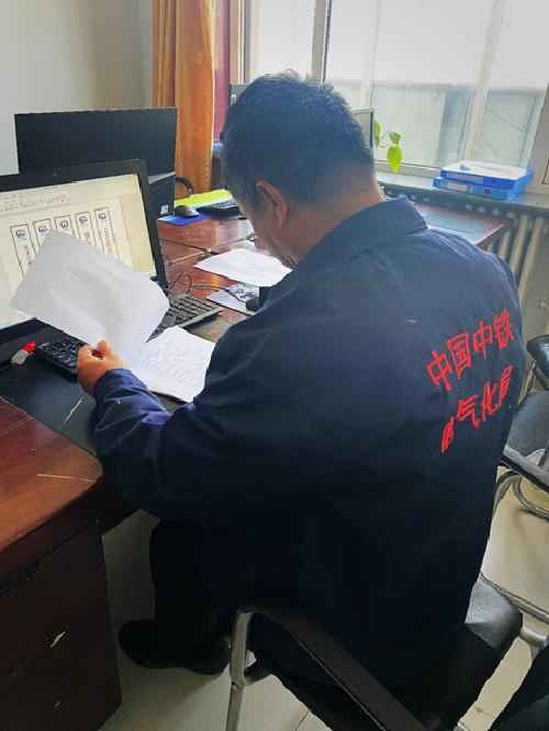 电力维管 “架炮”“排骨”“拆弹”……这些班组里的行话,能看懂的都是老师傅 电力维管 “架炮”“排骨”“拆弹”……这些班组里的行话,能看懂的都是老师傅