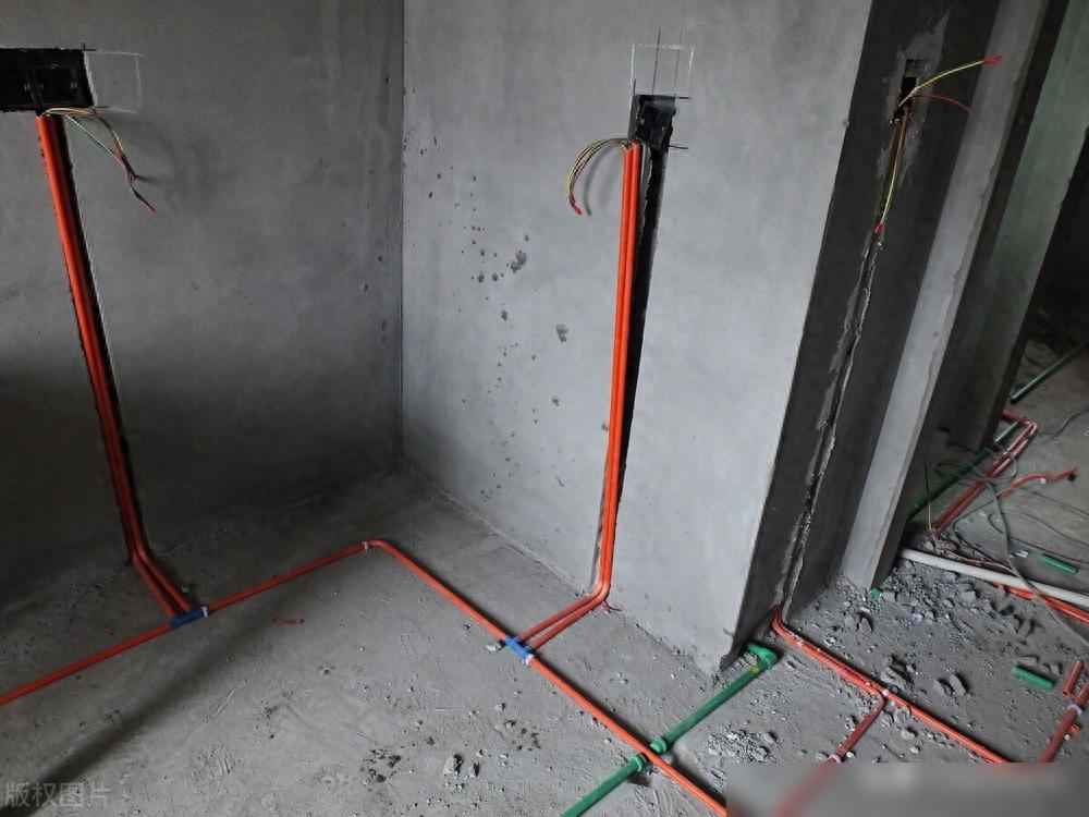 安装电力管家装改水电,电线管在水管下面,可以吗?有危险吗?怎么处理? 安装电力管家装改水电,电线管在水管下面,可以吗?有危险吗?怎么处理?