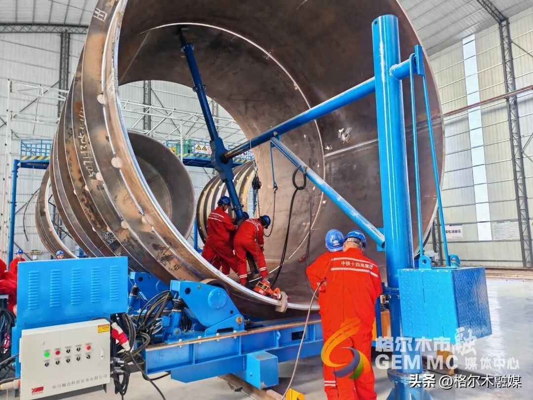 格尔木电力管新突破:南山口抽水蓄能电站压力钢管成功下线 格尔木电力管新突破:南山口抽水蓄能电站压力钢管成功下线