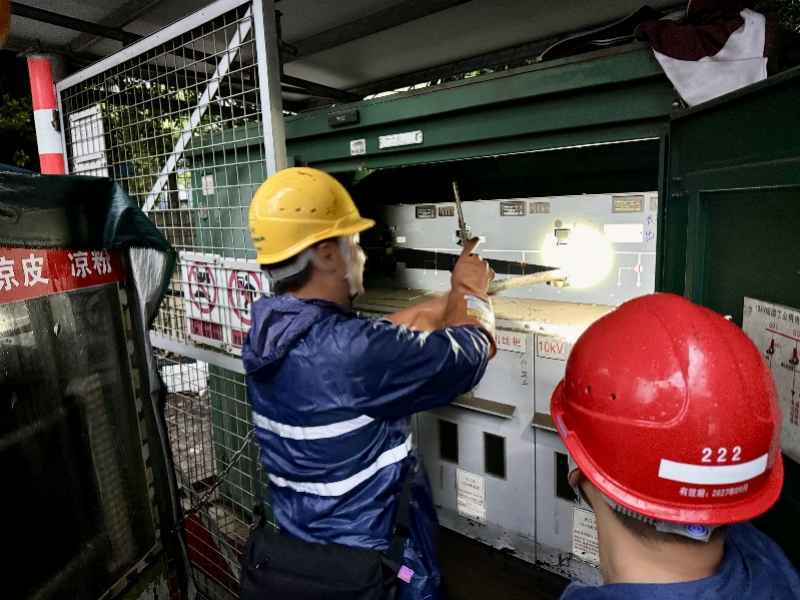 水退电进!东莞电力抢修高效推进,87条线路80条已恢复供电 水退电进!东莞电力抢修高效推进,87条线路80条已恢复供电