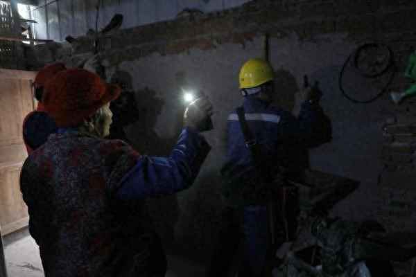 广安区供电所:贴心安全用电服务温暖偏远乡村空巢老人 广安区供电所:贴心安全用电服务温暖偏远乡村空巢老人