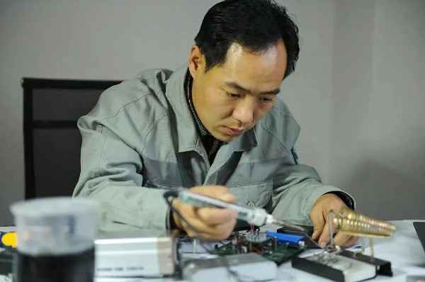 倍感振奋 倍受鼓舞 奋勇向前——党的二十大开幕会在国网新疆电力引起热烈反响(一) 倍感振奋 倍受鼓舞 奋勇向前——党的二十大开幕会在国网新疆电力引起热烈反响(一)